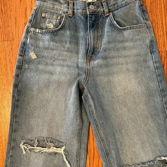 Pull&Bear Boyfriend Jeans, Distressed and Ripped Detail, High Waist, Size 4 / 25 - Picture 2 of 15